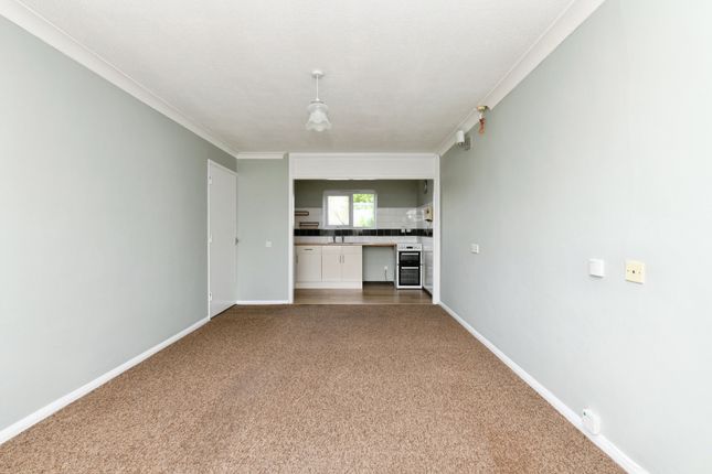 5, Brackendale Court, Essex photo 4