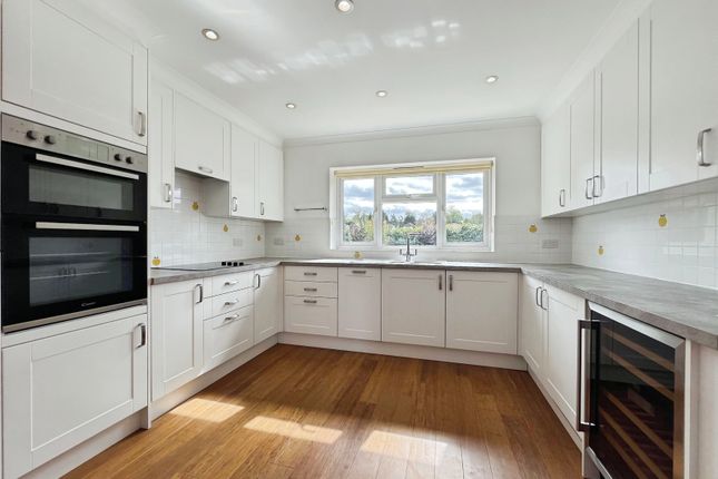 15, Cabrera Avenue, Surrey photo 3