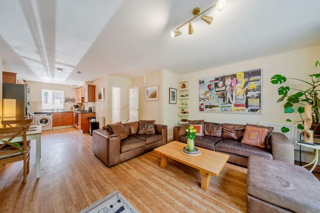 81, Blakes Road, London photo 4