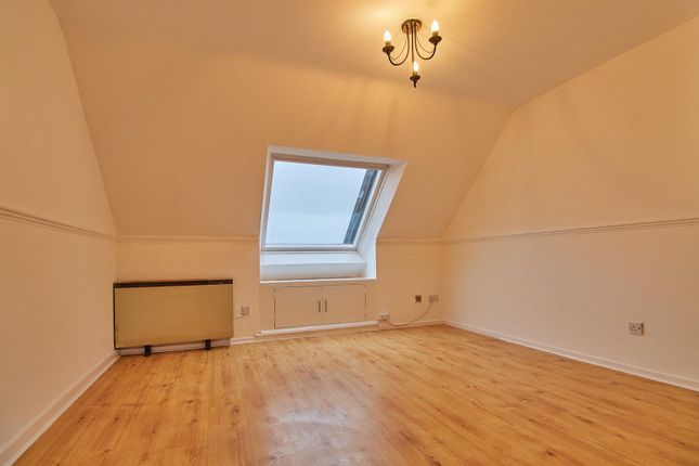 Flat to rent in Clifton Court, Hinckley