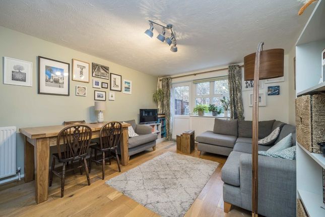160, Henry Doulton Drive, London photo 2