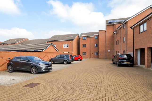 Flat to rent in Putnam Street, Aylesbury