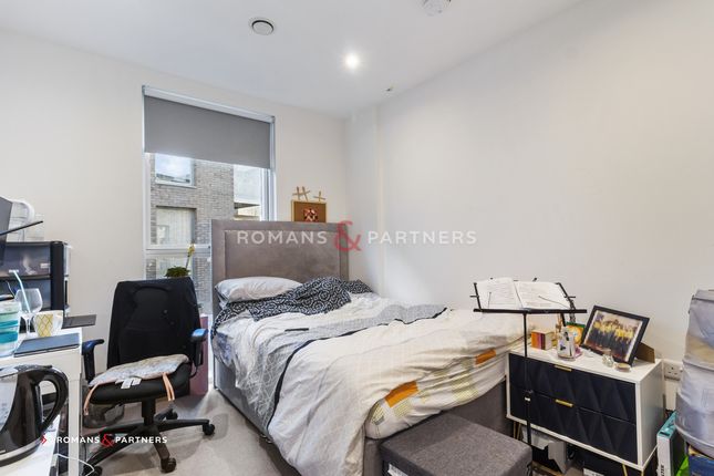 End terrace house to rent in Henry Street, Deptford