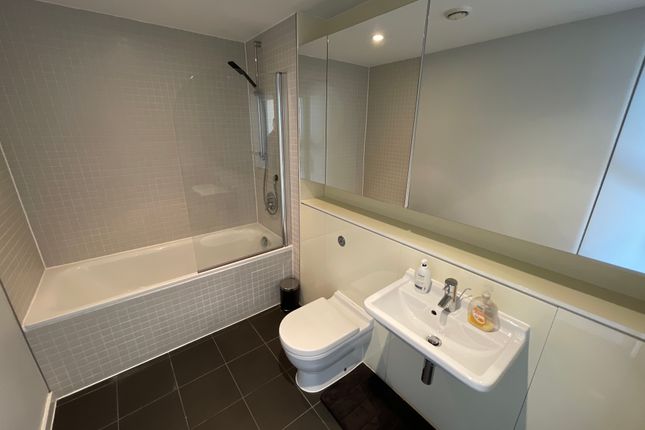 Flat to rent in Beetham Tower, Manchester
