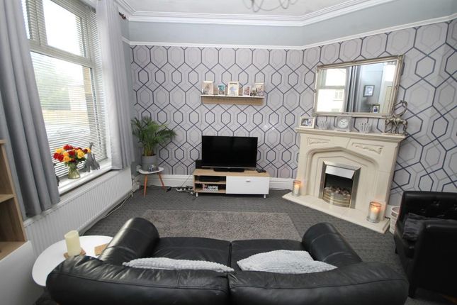 70, Wharncliffe Drive, Bradford photo 5