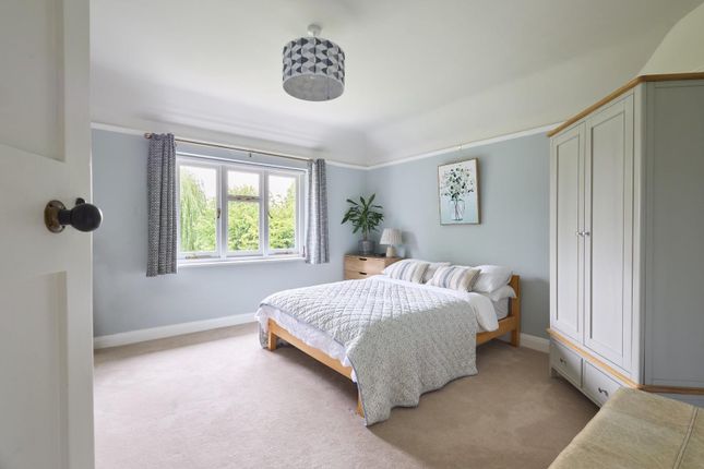 24 Queen Edith's Way 0408250036.Jpg