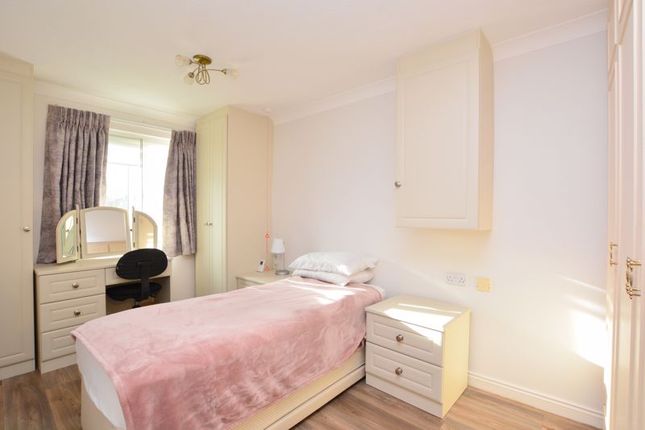 5 Lutyens Lodge, Uxbridge Road, Hatch End photo 4