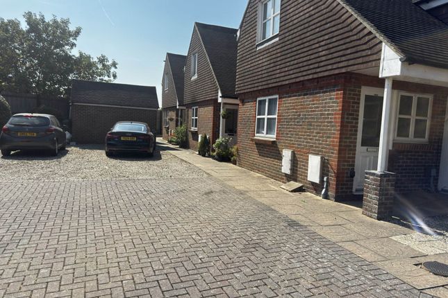 9, Nelson Court, Chichester photo 3