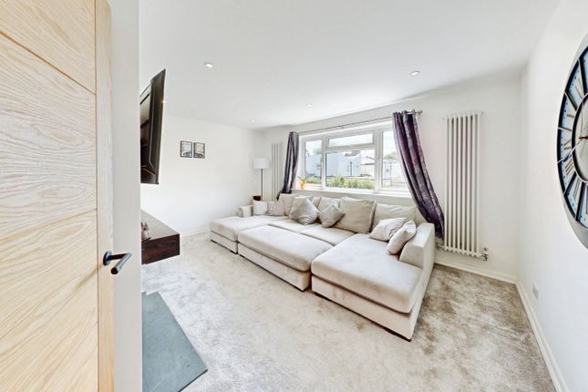 6, St Georges Close, Cheltenham photo 2