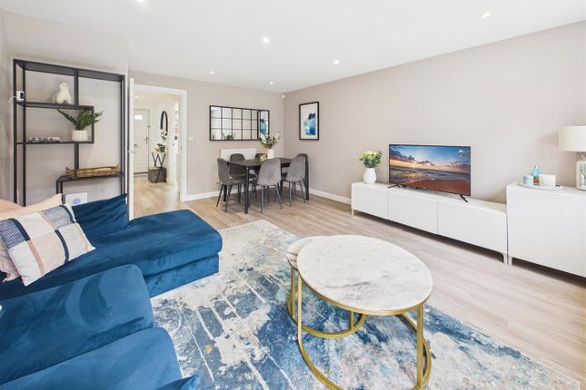 2, Keywood Drive, Walton-On-Thames photo 3
