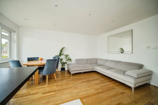 106, Blackmoor Wood, Ascot photo 4