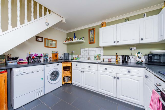 6, Forest Hills, Chirk photo 3