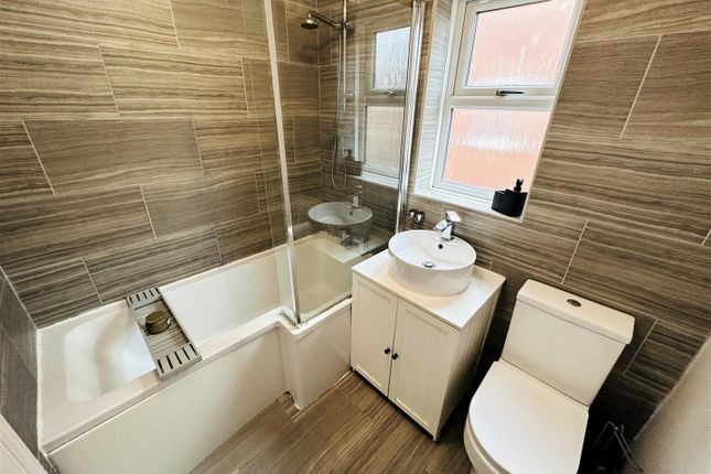 27, Peartree Close, Barlby photo 4