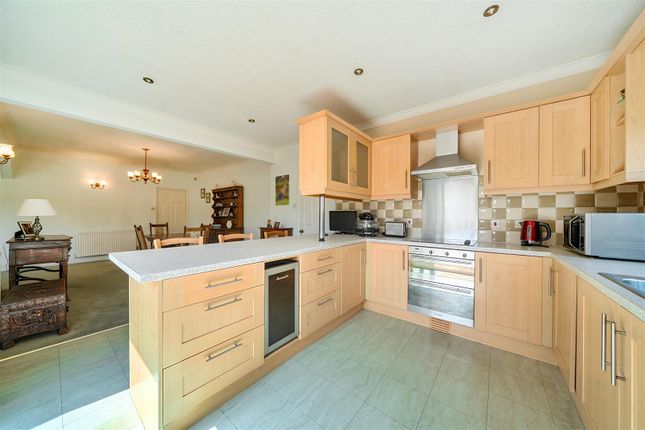 52, Green Lane, Tadworth photo 3