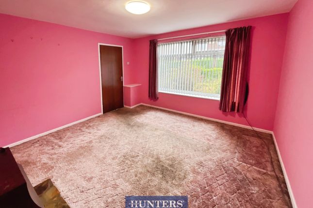 40, Kinder Avenue, Ashton-Under-Lyne photo 2