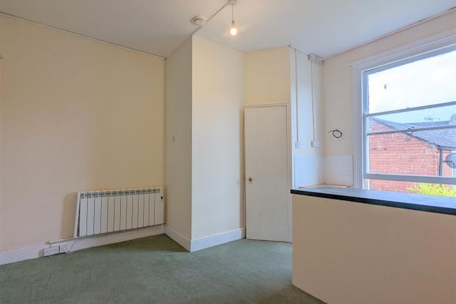 Studio Flat 2, 5, Old Street, Upton-Upon-Severn photo 3