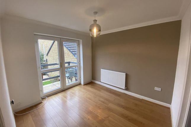 4, Branwell Court, Bradford photo 4