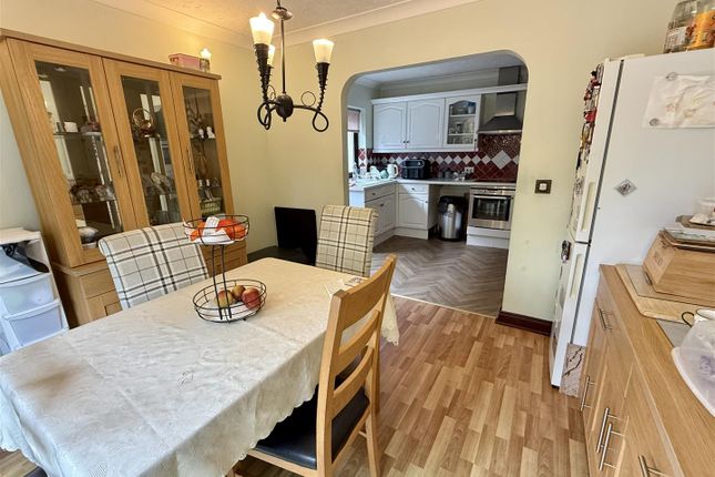 38, Parc Newydd, Llanelli photo 3