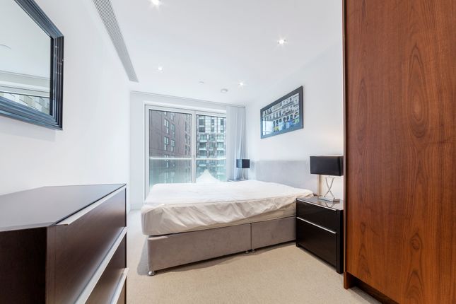 Flat to rent in Talisman Tower, 6 Lincoln Plaza, Canary Wharf, London