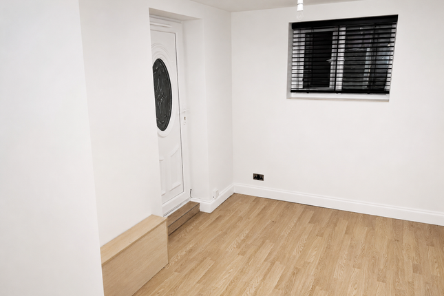 1b Nelson Street, Hyde photo 3