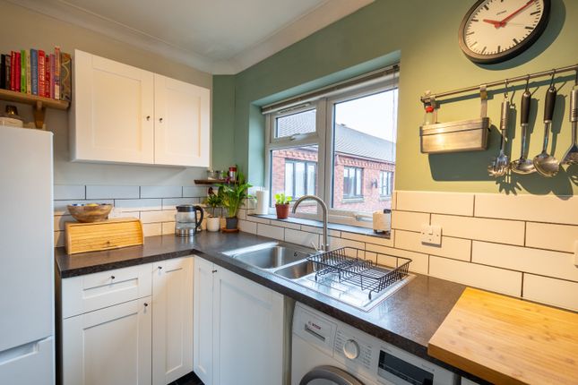 Flat for sale in Exbury Place, Worcester, Worcestershire