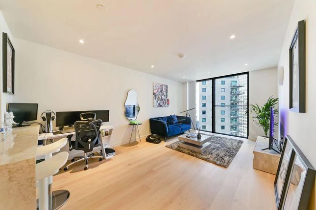 Flat for sale in Hampton Tower, Marsh Wall, Canary Wharf
