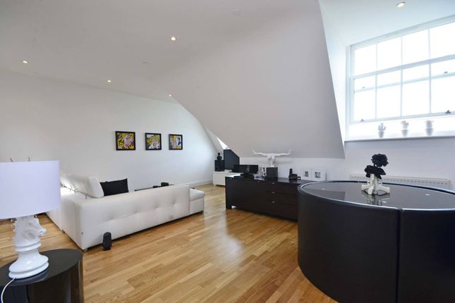 Thumbnail Flat to rent in Royal Drive N11, Friern Barnet, London,