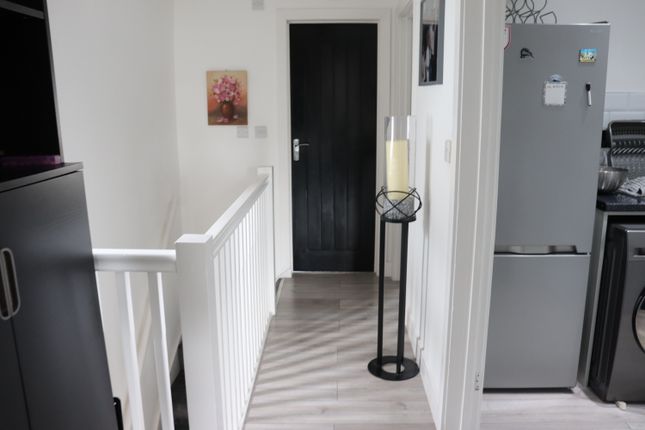Flat 2, 34, Walton Road, Woking photo 4