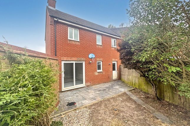 44 Holt Close, Ashford photo 4