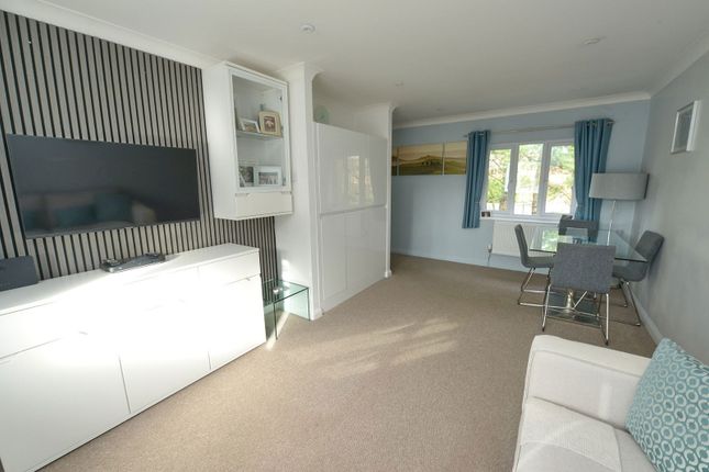 9, Mill Corner, Fleet photo 2
