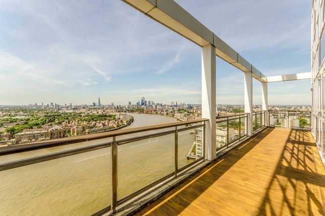 Thumbnail Flat to rent in Berkley Tower, Canary Wharf, London