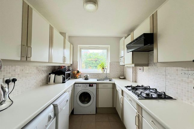 9, Elliott Close, Wembley photo 5