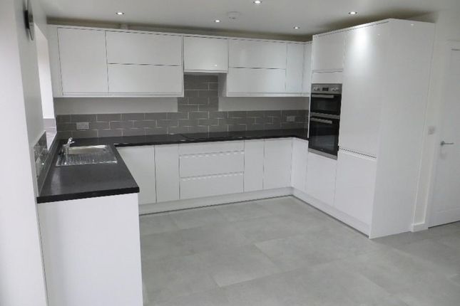 39a Carnforth Gardens, Elm Park, Hornchurch photo 4
