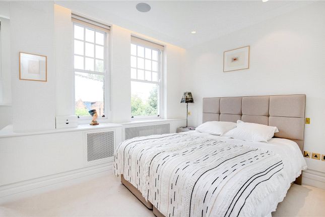 Flat 2, 16, Chelsea Embankment, London photo 2