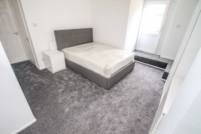 Woodside Avenue, Leeds photo 4