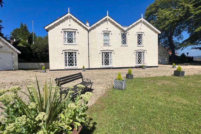 Bespoke, Luxury And Elegantly Appointed Two Bedroom Apartment