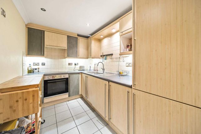 Flat for sale in Essex Road, London