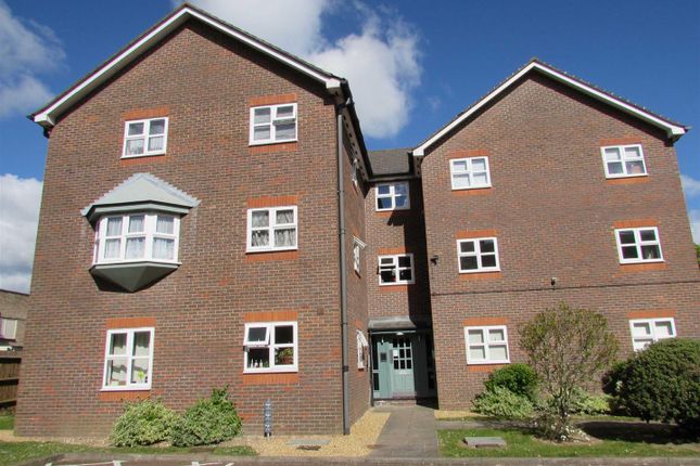 Thumbnail Flat to rent in Tudor Court, Park Street, Dunstable