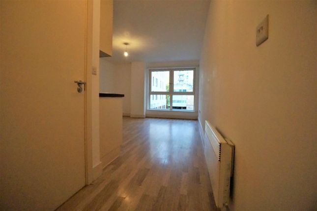 Studio flat on 139, Alencon Link, Basingstoke, £660/mo