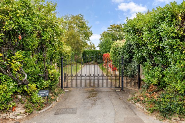 8C, Churchfields Avenue, Weybridge photo 2