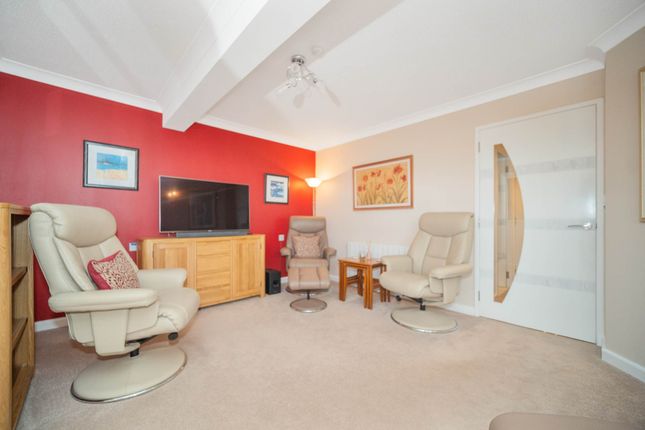 41, Elphinstone Court, Kilmacolm photo 3