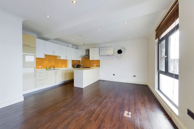 Flat 10 Astral House,, The Runway, Ruislip photo 2