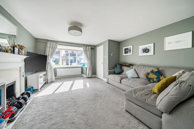 7, Cressida Chase, Bracknell photo 3