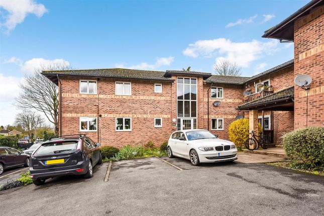 Flat for sale in Charlton Road, Andover
