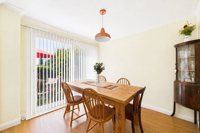 23, Tithebarn Grove, Reading photo 4