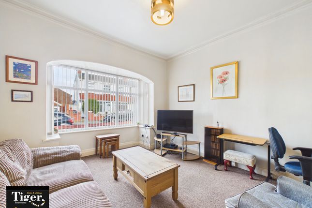 42, Hemingway, Blackpool photo 2