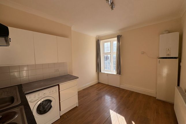 Flat A, 11, Golders Way, London photo 3