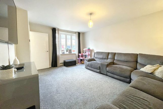 45, Steggall Road, Stowmarket photo 2