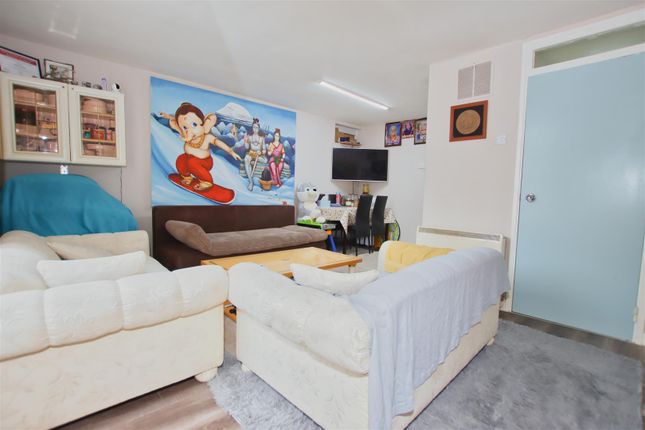 Thumbnail Maisonette for sale in Watling Court, High Street, Elstree, Borehamwood