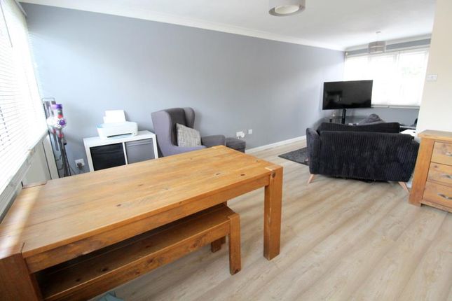 121, Maypole Road, Maidenhead photo 2